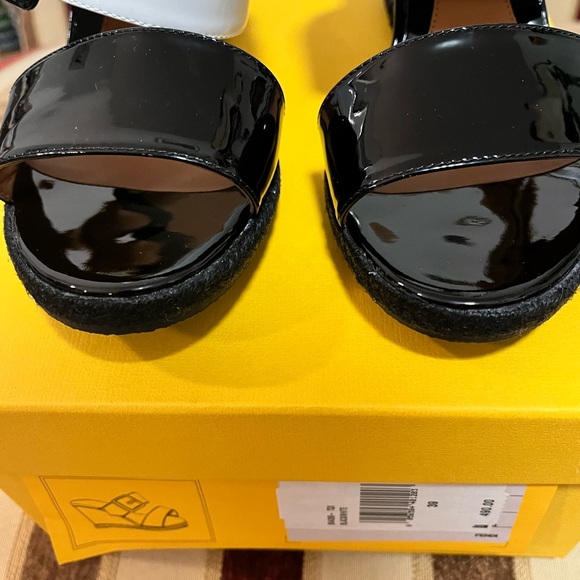 FENDI NIB AUTHENTIC WHITE & BLACK GENUINE PATENT LEATHER WEDGE HEEL SANDALS - Picture 8 of 17